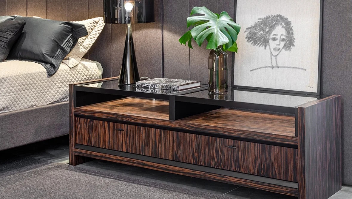 Dormitório Todeschini com armários de portas amplas, que dependem de ferragens de alta qualidade para um funcionamento perfeito.