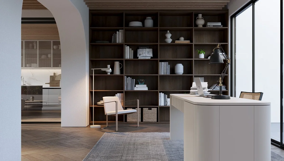 Home office planejado Office Harmony da Todeschini, com mesa de design orgânico e estante.