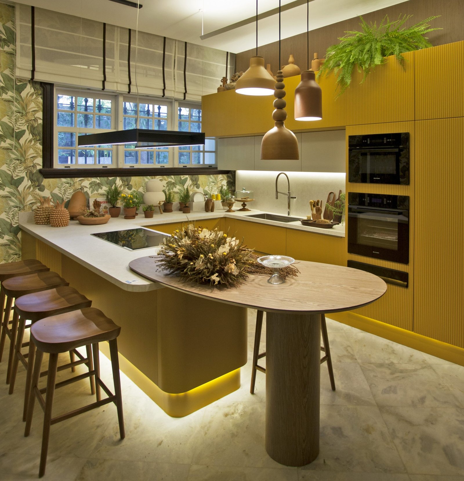 Projeto real Todeschini instalado, demonstrando acabamento superior à marcenaria comum.